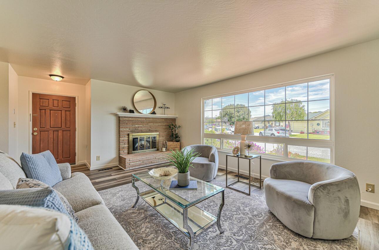 Detail Gallery Image 2 of 37 For 240 Columbine Dr, Salinas,  CA 93906 - 3 Beds | 2 Baths