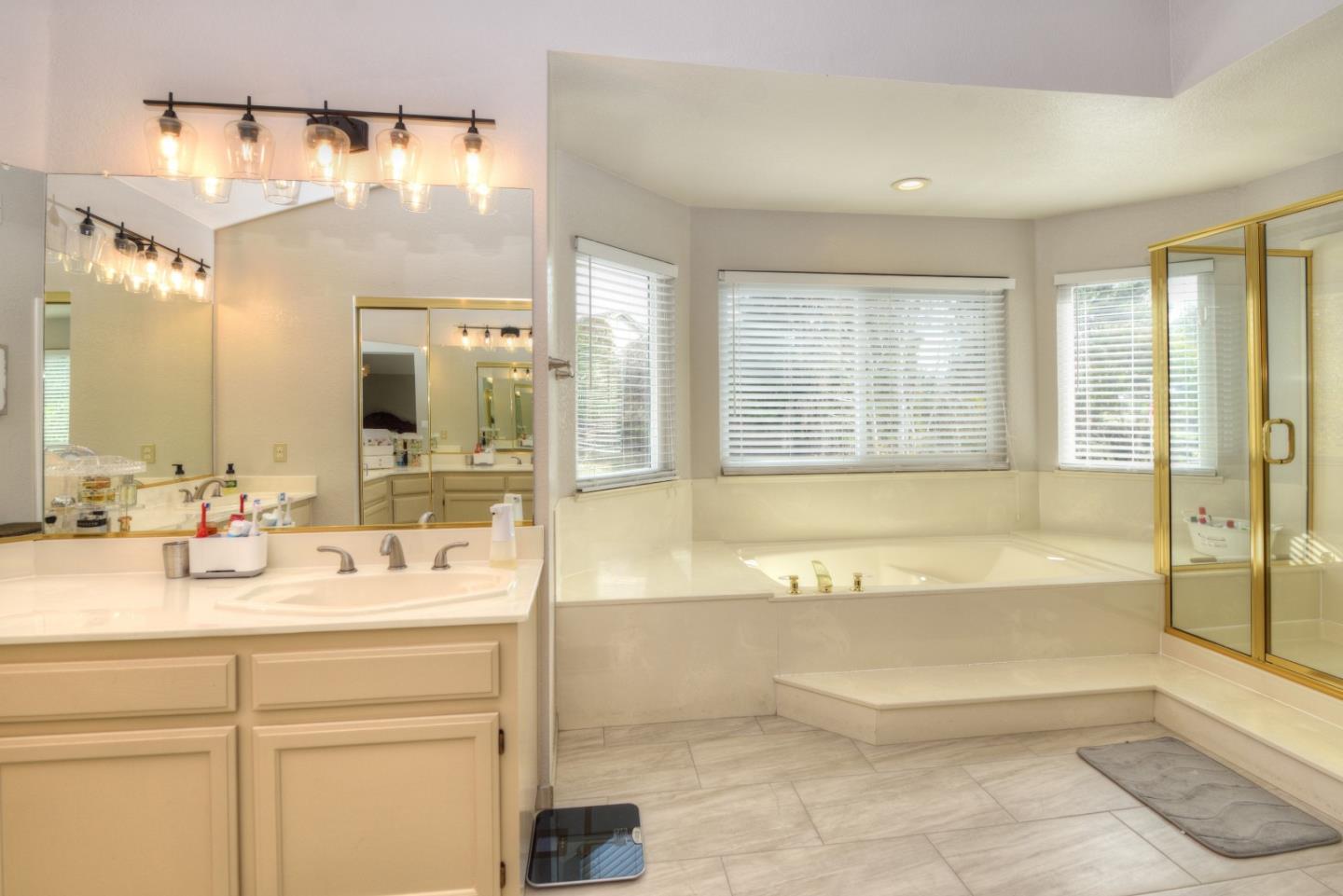 Detail Gallery Image 36 of 56 For 165 Canyon Lakes Way, San Ramon,  CA 94582 - 4 Beds | 2/1 Baths