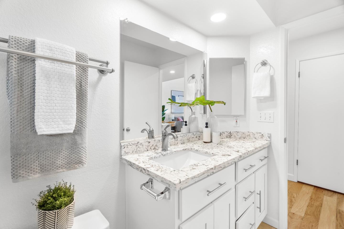 Detail Gallery Image 13 of 27 For 26 Pelican Ln, Redwood Shores,  CA 94065 - 2 Beds | 1 Baths
