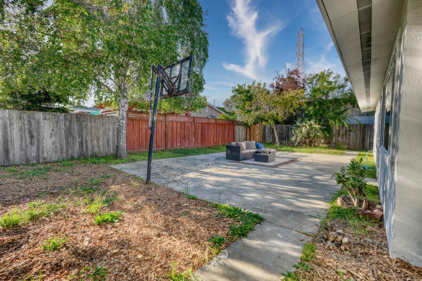 Detail Gallery Image 31 of 33 For 2689 Gonzaga St, East Palo Alto,  CA 94303 - 4 Beds | 2 Baths
