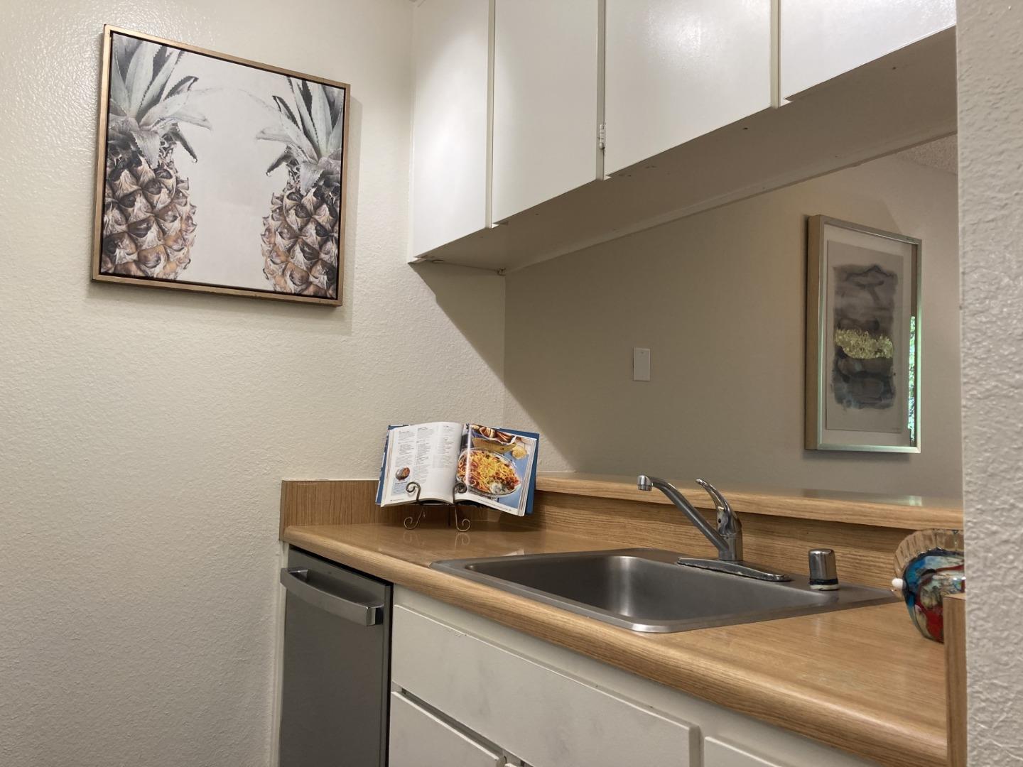 Detail Gallery Image 4 of 26 For 5211 Shelter Creek Ln, San Bruno,  CA 94066 - 0 Beds | 1 Baths