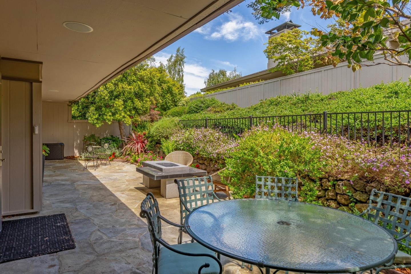Detail Gallery Image 17 of 28 For 44 Bay Tree Ln, Los Altos,  CA 94022 - 2 Beds | 2 Baths