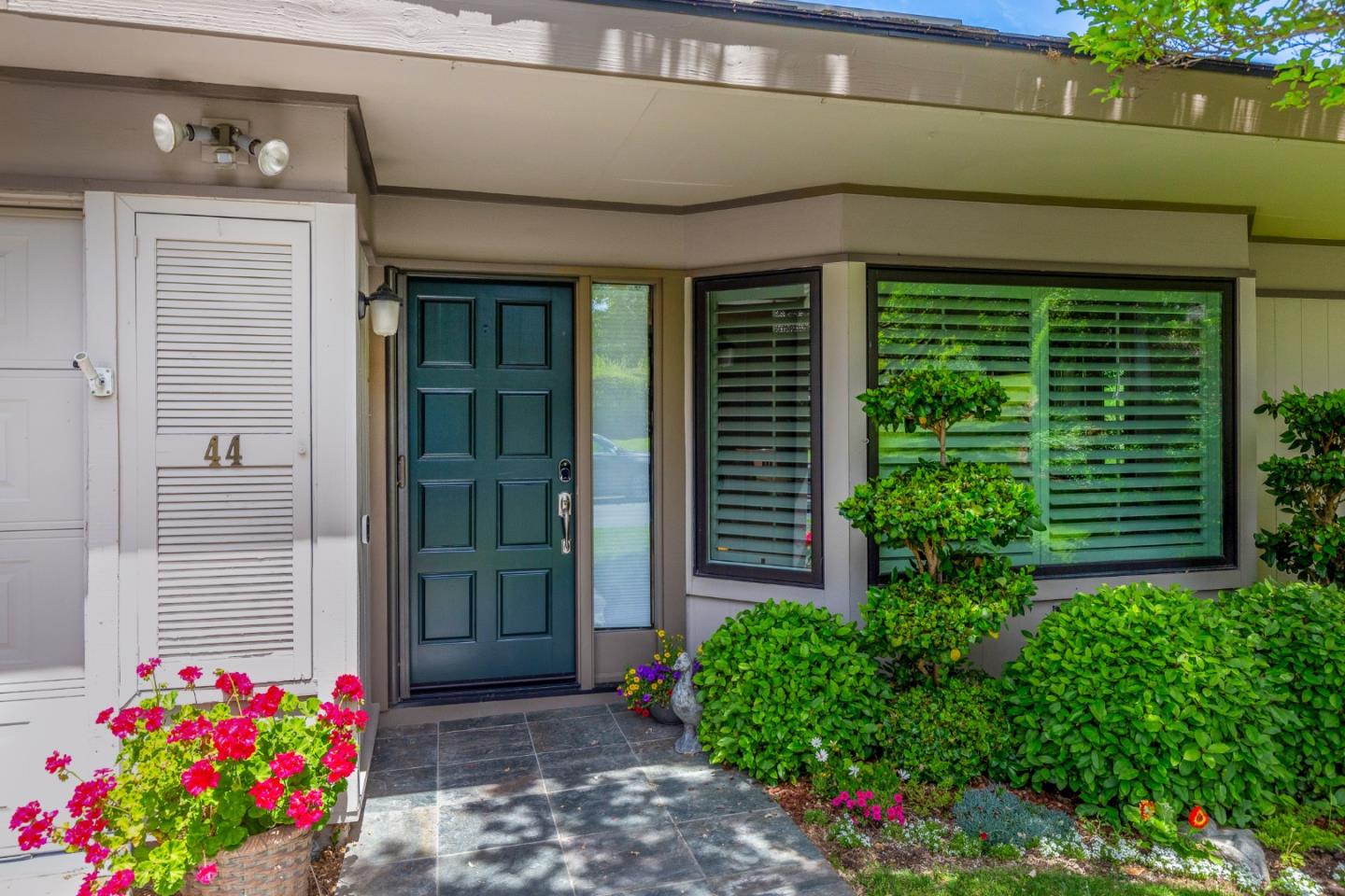 Detail Gallery Image 2 of 28 For 44 Bay Tree Ln, Los Altos,  CA 94022 - 2 Beds | 2 Baths