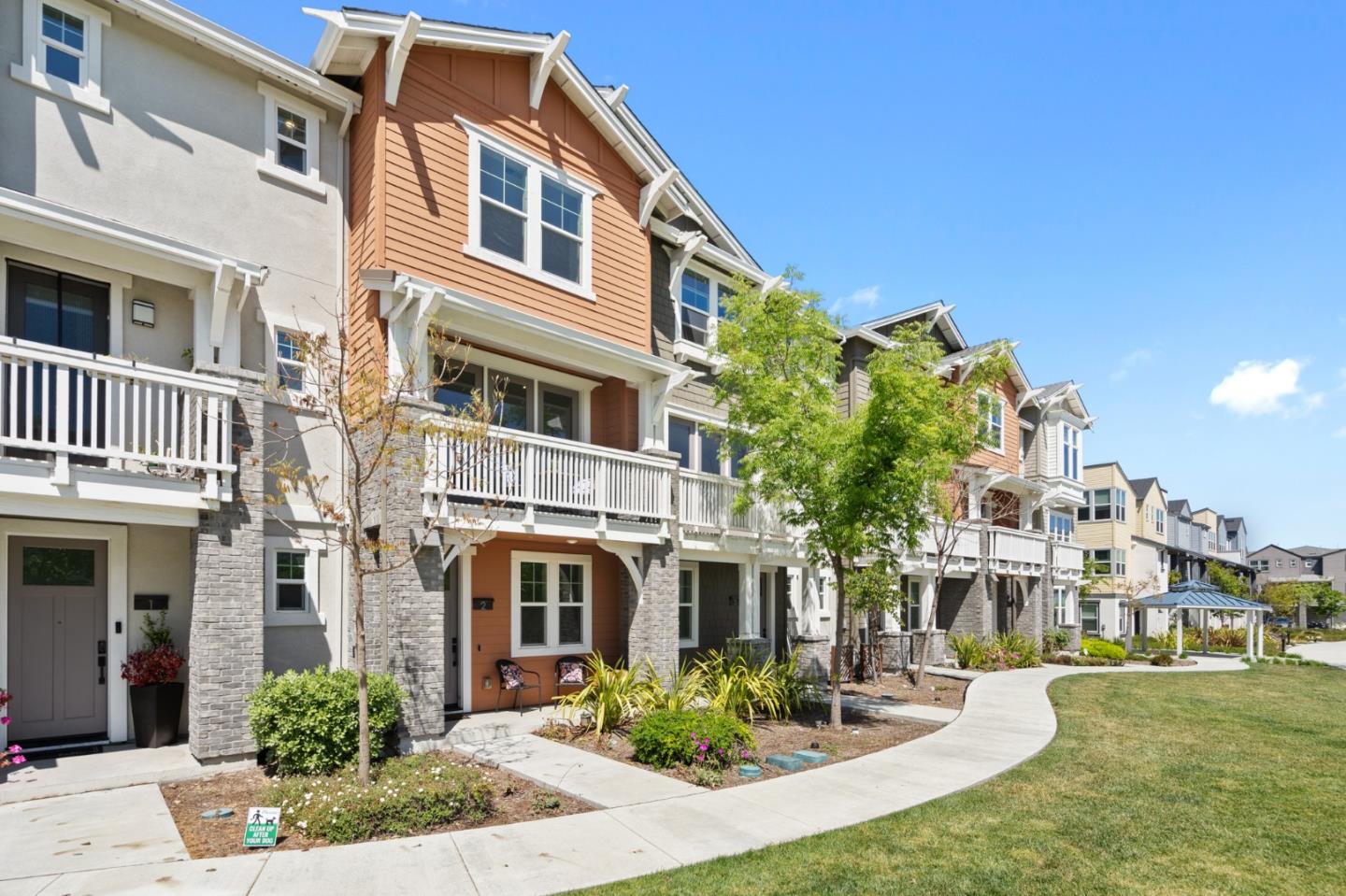 Detail Gallery Image 4 of 60 For 817 Galt Ter #2,  Sunnyvale,  CA 94085 - 3 Beds | 2/2 Baths