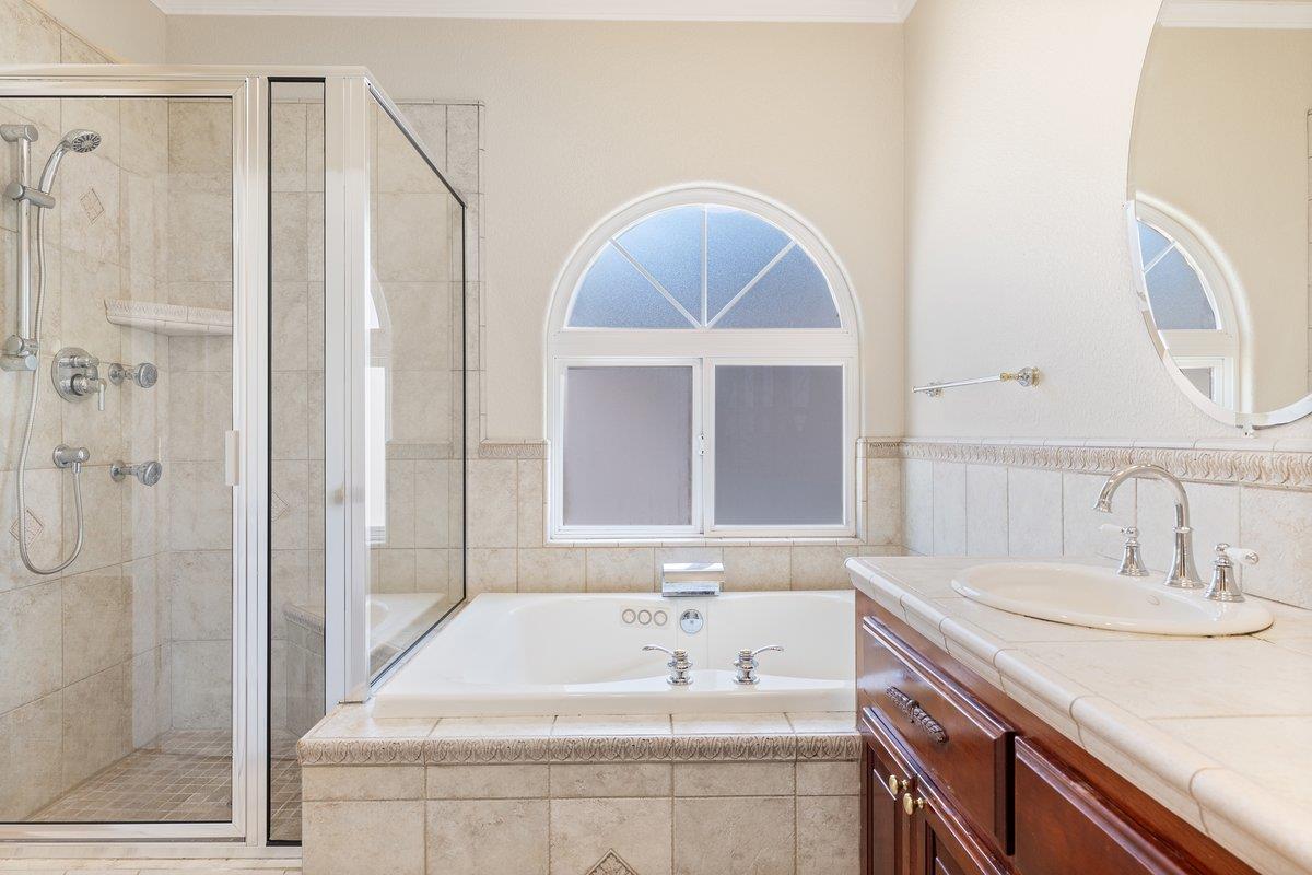 Detail Gallery Image 26 of 47 For 2557 Colonial Cir, Royal Oaks,  CA 95076 - 3 Beds | 2/1 Baths