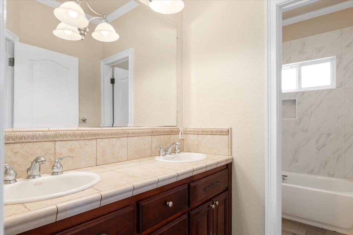 Detail Gallery Image 34 of 47 For 2557 Colonial Cir, Royal Oaks,  CA 95076 - 3 Beds | 2/1 Baths