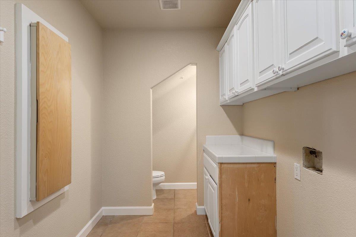 Detail Gallery Image 37 of 47 For 2557 Colonial Cir, Royal Oaks,  CA 95076 - 3 Beds | 2/1 Baths