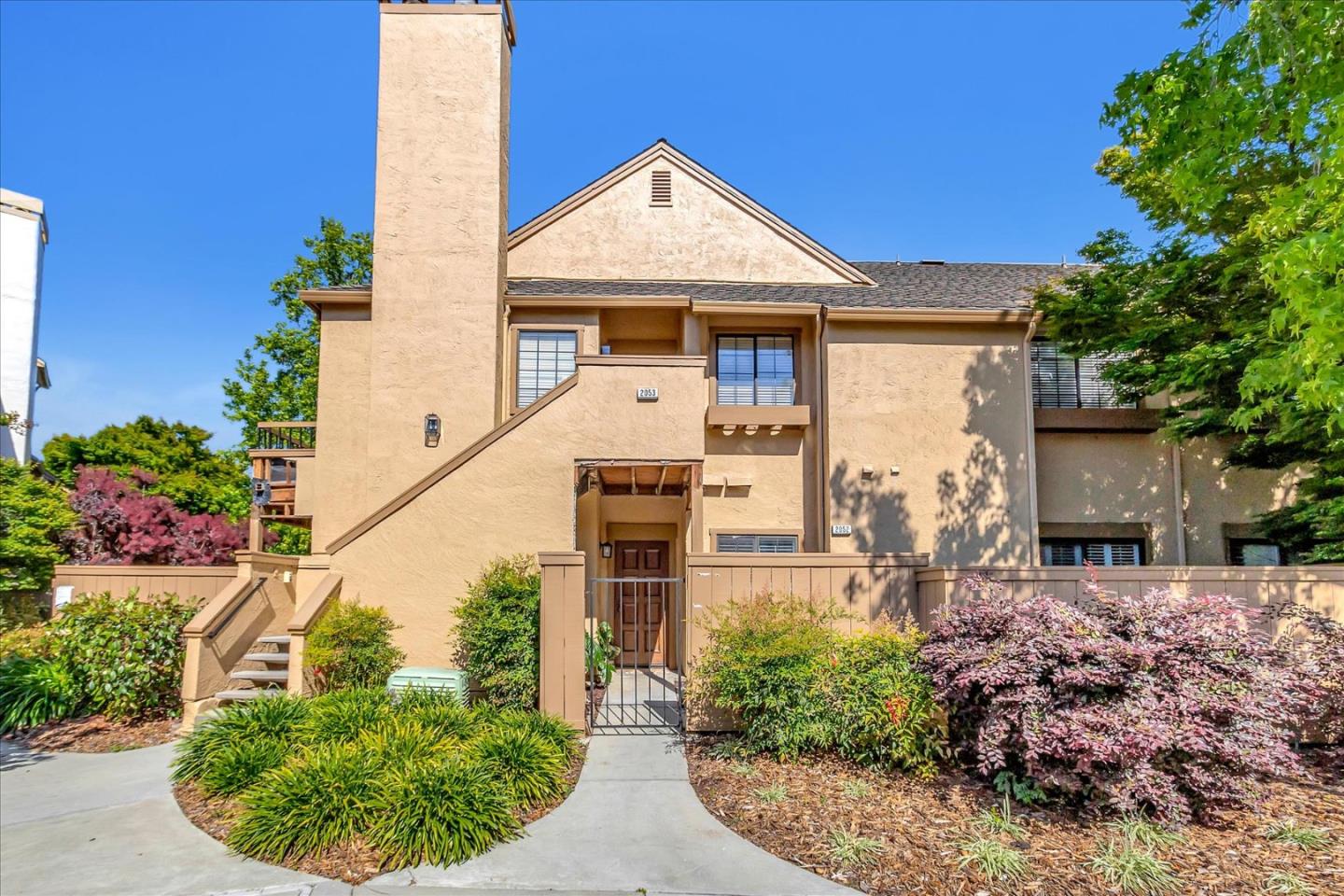 Detail Gallery Image 1 of 1 For 2052 Foxhall Loop, San Jose,  CA 95125 - 2 Beds | 2 Baths