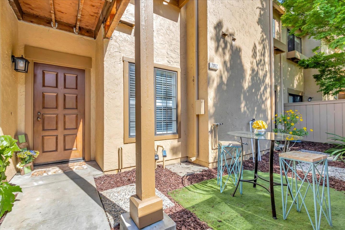 Detail Gallery Image 3 of 28 For 2052 Foxhall Loop, San Jose,  CA 95125 - 2 Beds | 2 Baths
