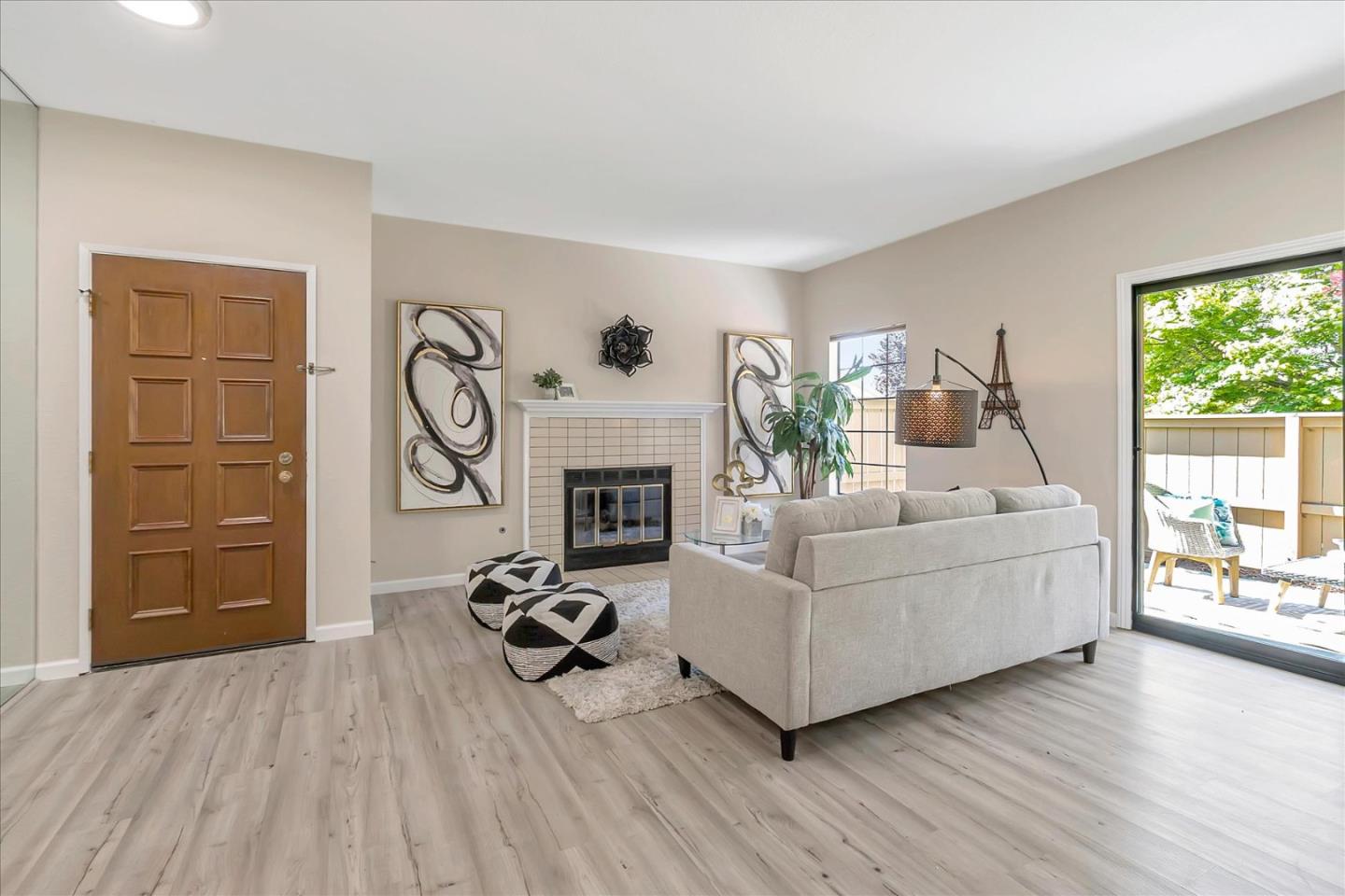 Detail Gallery Image 4 of 28 For 2052 Foxhall Loop, San Jose,  CA 95125 - 2 Beds | 2 Baths