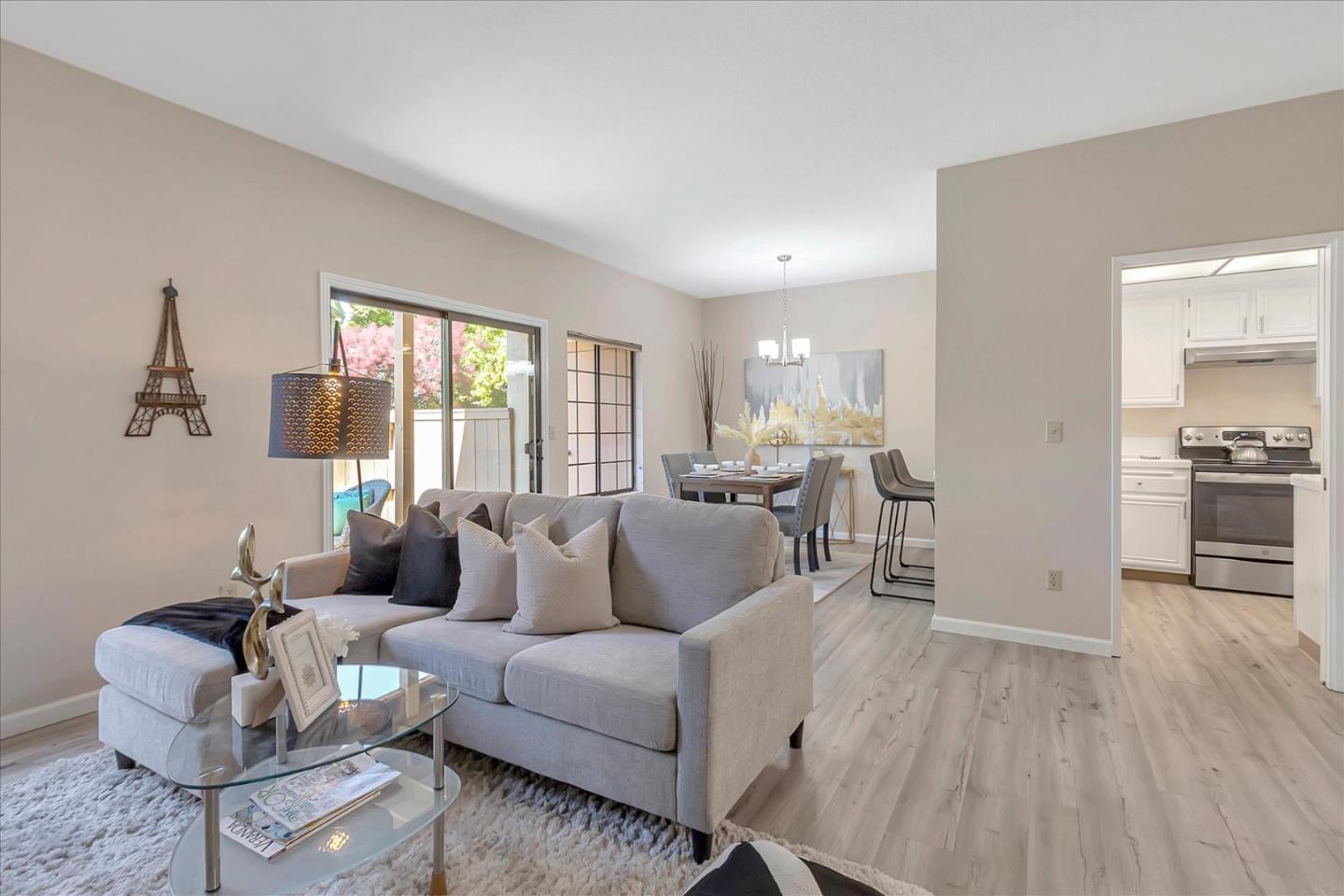 Detail Gallery Image 5 of 28 For 2052 Foxhall Loop, San Jose,  CA 95125 - 2 Beds | 2 Baths