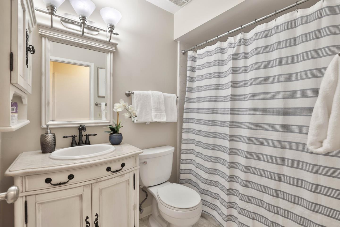 Detail Gallery Image 11 of 14 For 1255 W Fremont Ter, Sunnyvale,  CA 94087 - 2 Beds | 2 Baths