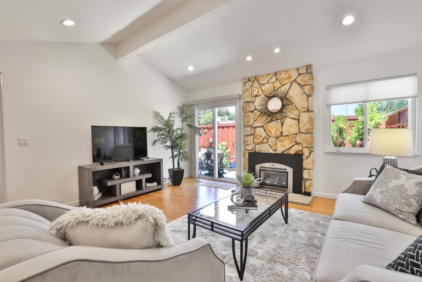 Detail Gallery Image 3 of 14 For 1255 W Fremont Ter, Sunnyvale,  CA 94087 - 2 Beds | 2 Baths