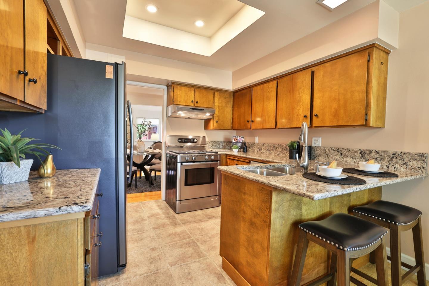 Detail Gallery Image 5 of 14 For 1255 W Fremont Ter, Sunnyvale,  CA 94087 - 2 Beds | 2 Baths