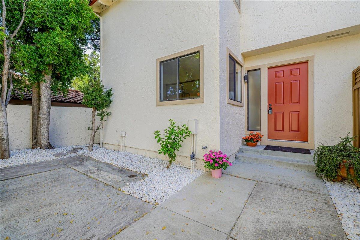 Detail Gallery Image 1 of 1 For 2091 Holly Branch Ct, Santa Clara,  CA 95050 - 2 Beds | 2 Baths