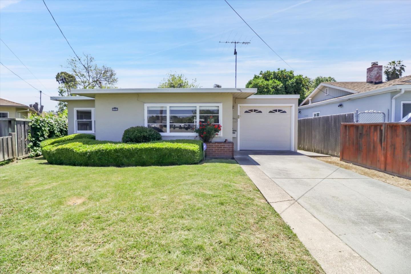 Detail Gallery Image 1 of 20 For 22859 Arnold Ct, Hayward,  CA 94541 - 3 Beds | 1 Baths