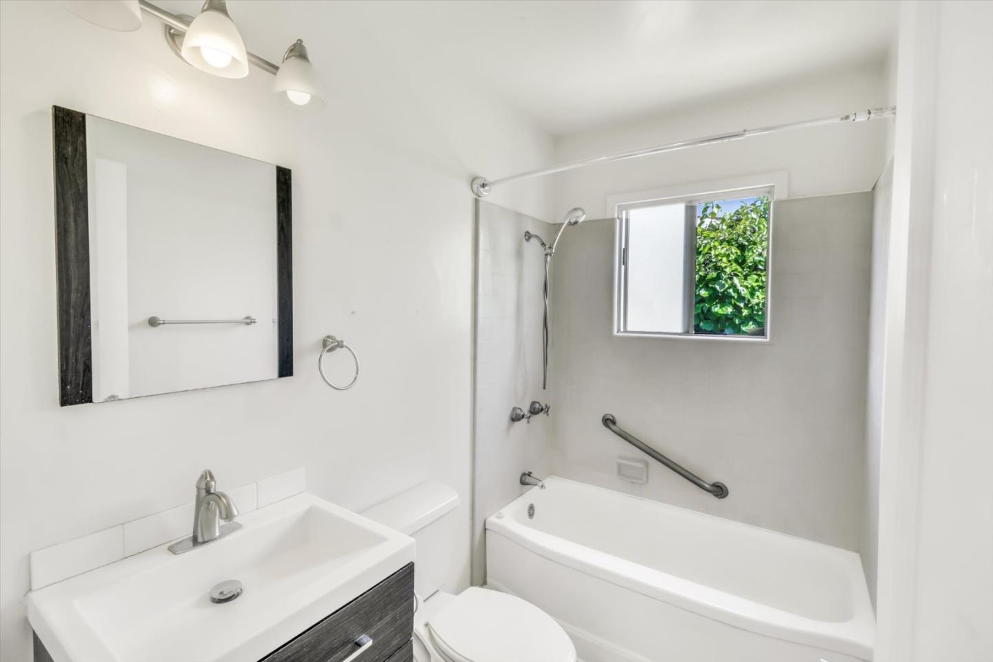 Detail Gallery Image 12 of 22 For 22859 Arnold Ct, Hayward,  CA 94541 - 3 Beds | 1 Baths