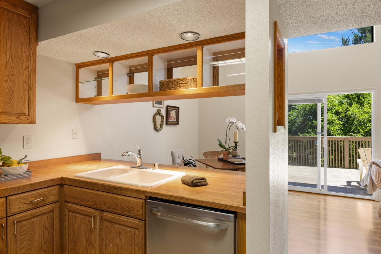 Detail Gallery Image 13 of 29 For 13 Montsalas Dr, Monterey,  CA 93940 - 2 Beds | 2 Baths