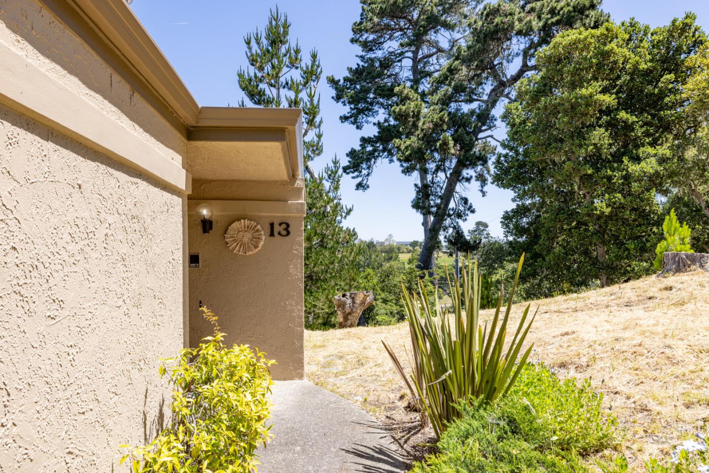 Detail Gallery Image 3 of 29 For 13 Montsalas Dr, Monterey,  CA 93940 - 2 Beds | 2 Baths