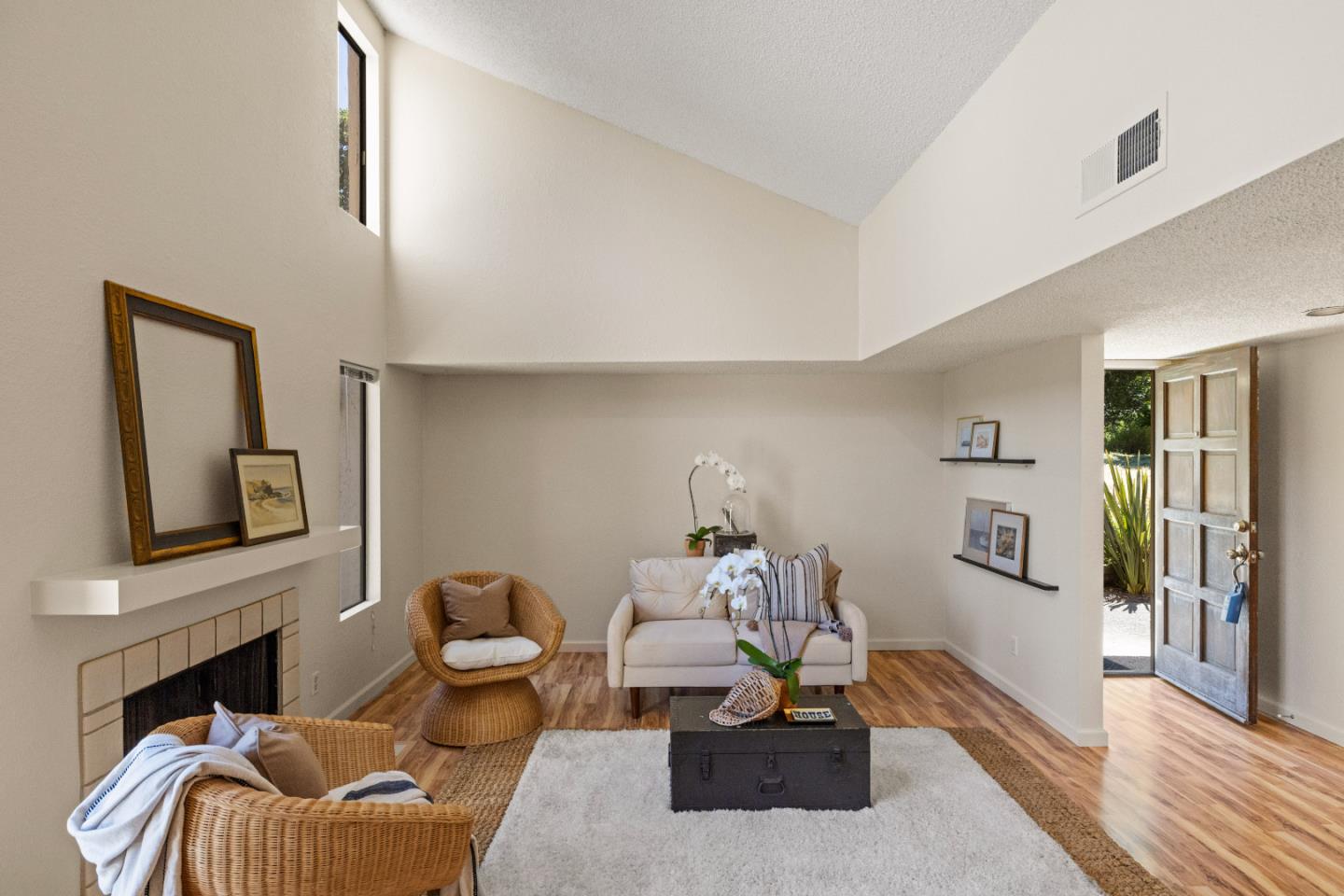 Detail Gallery Image 9 of 29 For 13 Montsalas Dr, Monterey,  CA 93940 - 2 Beds | 2 Baths