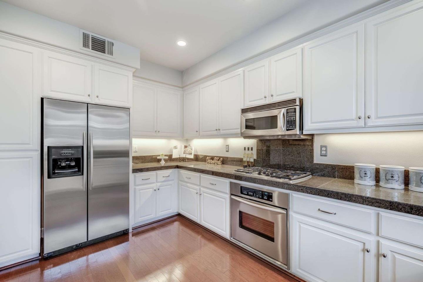 Detail Gallery Image 15 of 35 For 900 Live Oak Way #904,  Belmont,  CA 94002 - 2 Beds | 2/1 Baths