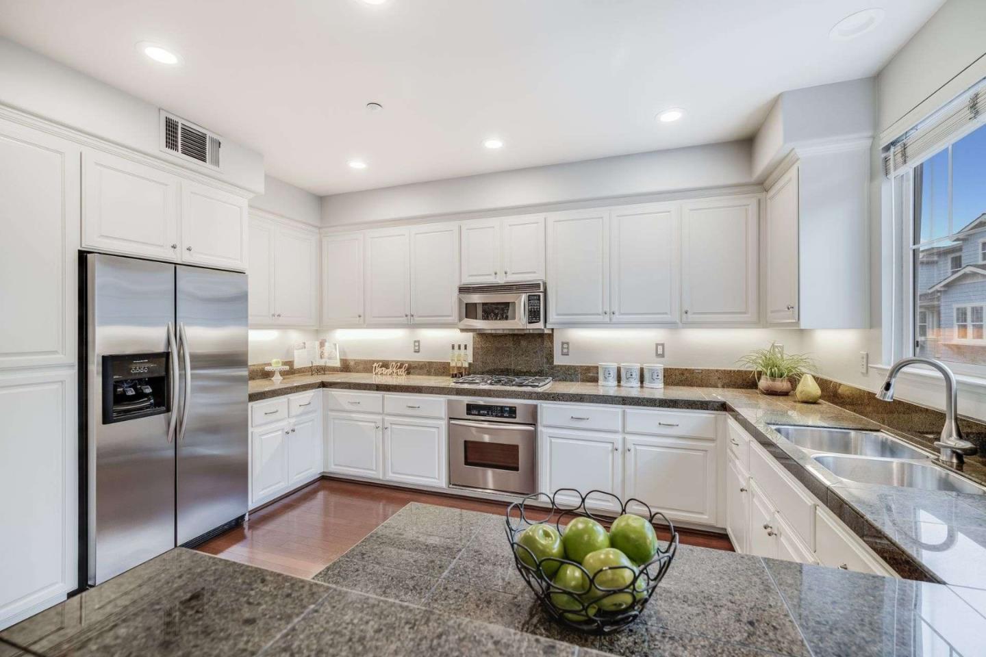 Detail Gallery Image 16 of 35 For 900 Live Oak Way #904,  Belmont,  CA 94002 - 2 Beds | 2/1 Baths