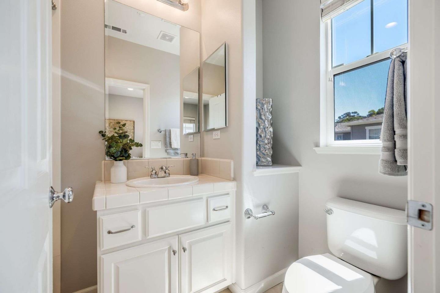 Detail Gallery Image 21 of 35 For 900 Live Oak Way #904,  Belmont,  CA 94002 - 2 Beds | 2/1 Baths