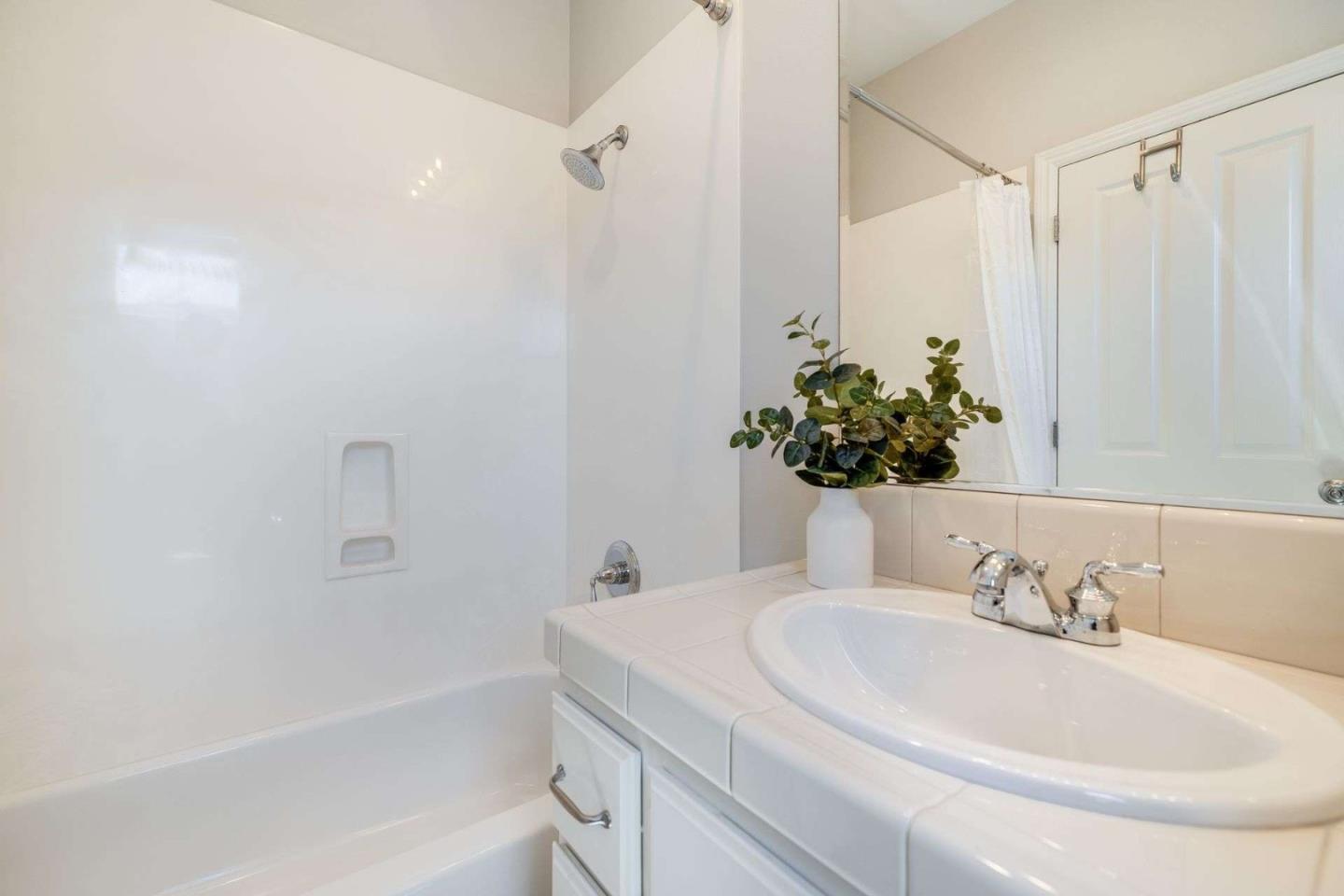 Detail Gallery Image 22 of 35 For 900 Live Oak Way #904,  Belmont,  CA 94002 - 2 Beds | 2/1 Baths