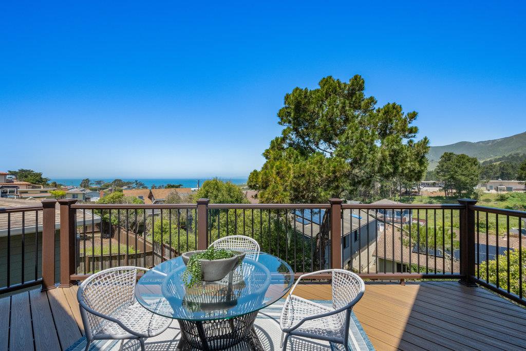 Detail Gallery Image 10 of 17 For 463 4th St, Montara,  CA 94037 - 4 Beds | 4 Baths