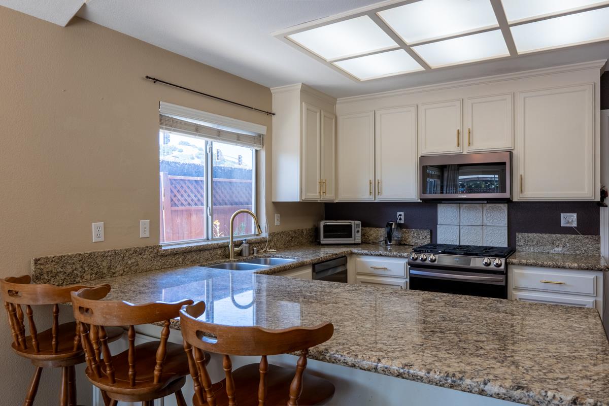 Detail Gallery Image 9 of 27 For 184 W Main Ave, Morgan Hill,  CA 95037 - 4 Beds | 2 Baths