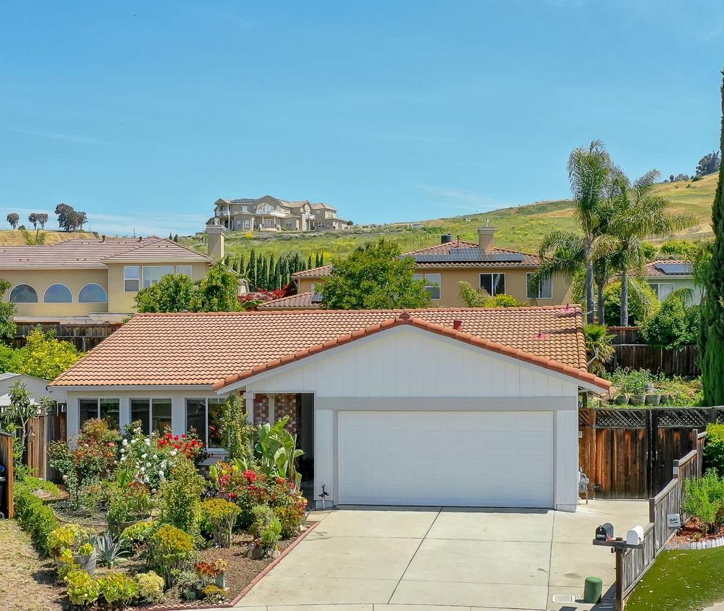 Detail Gallery Image 1 of 1 For 3599 Estate View Ct, San Jose,  CA 95148 - 3 Beds | 2 Baths