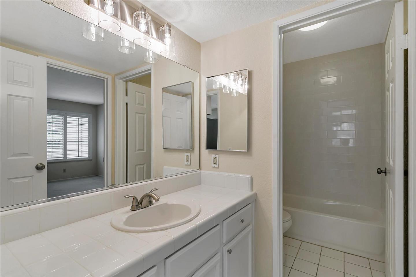Detail Gallery Image 15 of 46 For 2584 Yerba Bank Ct, San Jose,  CA 95121 - 3 Beds | 2 Baths