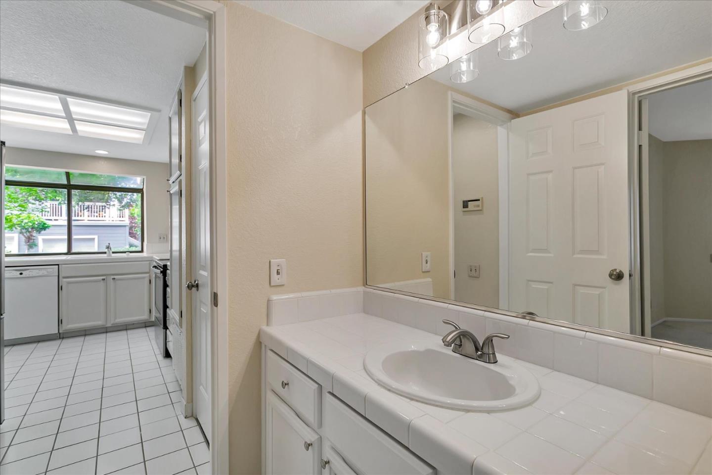 Detail Gallery Image 36 of 46 For 2584 Yerba Bank Ct, San Jose,  CA 95121 - 3 Beds | 2 Baths