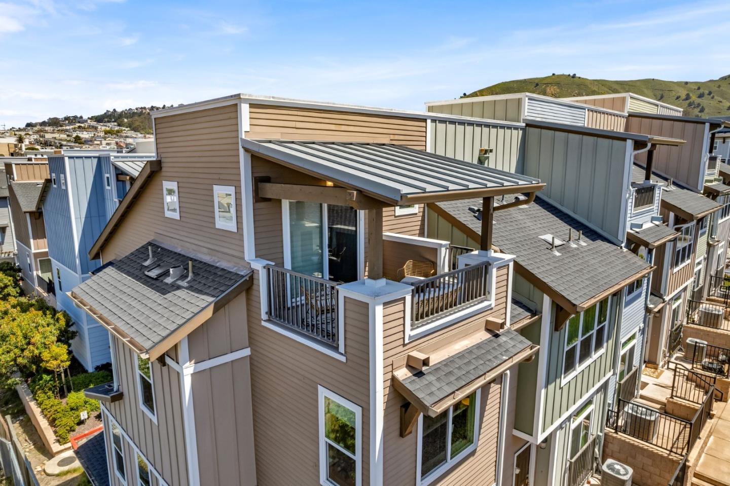 Detail Gallery Image 1 of 35 For 20 Hibiscus Ct, Daly City,  CA 94014 - 3 Beds | 2/1 Baths