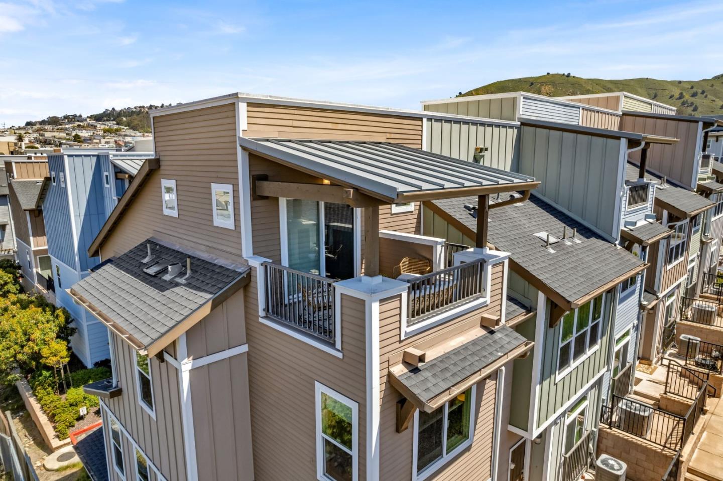 Detail Gallery Image 1 of 1 For 20 Hibiscus Ct, Daly City,  CA 94014 - 3 Beds | 2/1 Baths