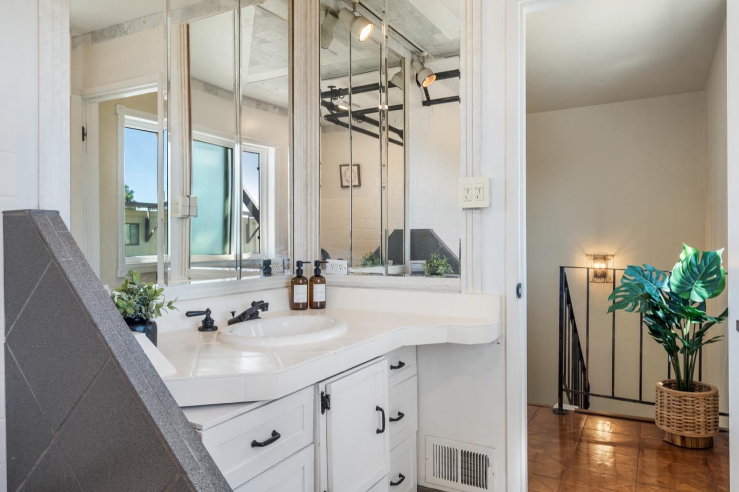 Detail Gallery Image 30 of 50 For 4213 Admiralty Ln, Foster City,  CA 94404 - 2 Beds | 1/1 Baths
