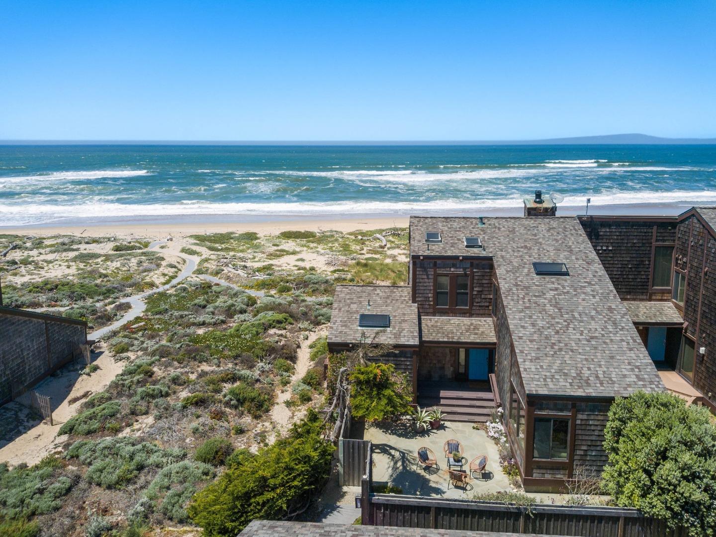 Detail Gallery Image 1 of 72 For 310 Monterey Dunes Way, Moss Landing,  CA 95039 - 4 Beds | 4 Baths