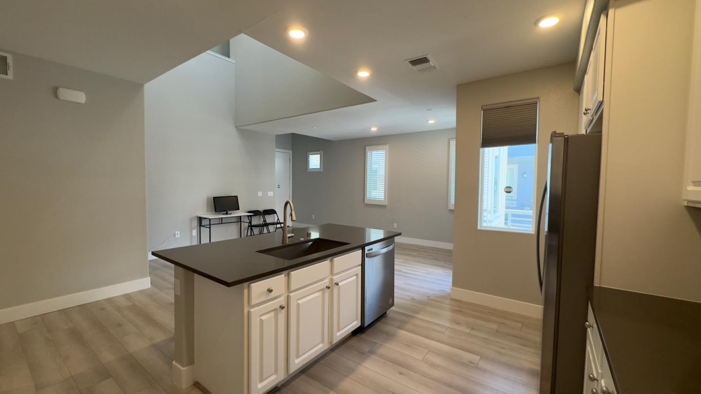 Detail Gallery Image 7 of 46 For 1482 Nightshade Rd, Milpitas,  CA 95035 - 1 Beds | 2 Baths
