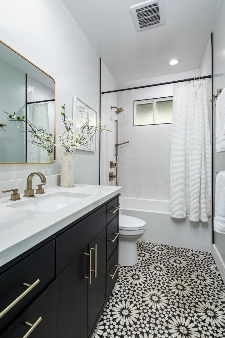 Detail Gallery Image 11 of 22 For 712 Waverley St, Palo Alto,  CA 94301 - 4 Beds | 3/1 Baths