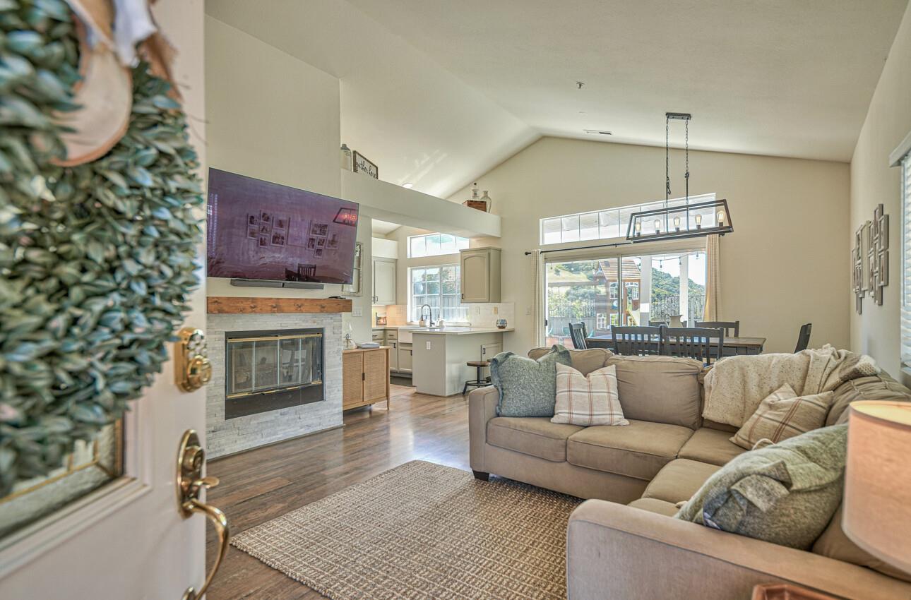 Detail Gallery Image 3 of 31 For 26210 Acclaim Ct, Salinas,  CA 93908 - 3 Beds | 2 Baths