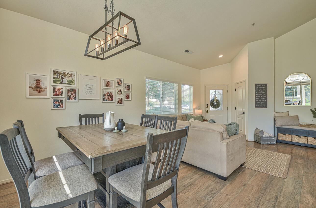 Detail Gallery Image 6 of 31 For 26210 Acclaim Ct, Salinas,  CA 93908 - 3 Beds | 2 Baths