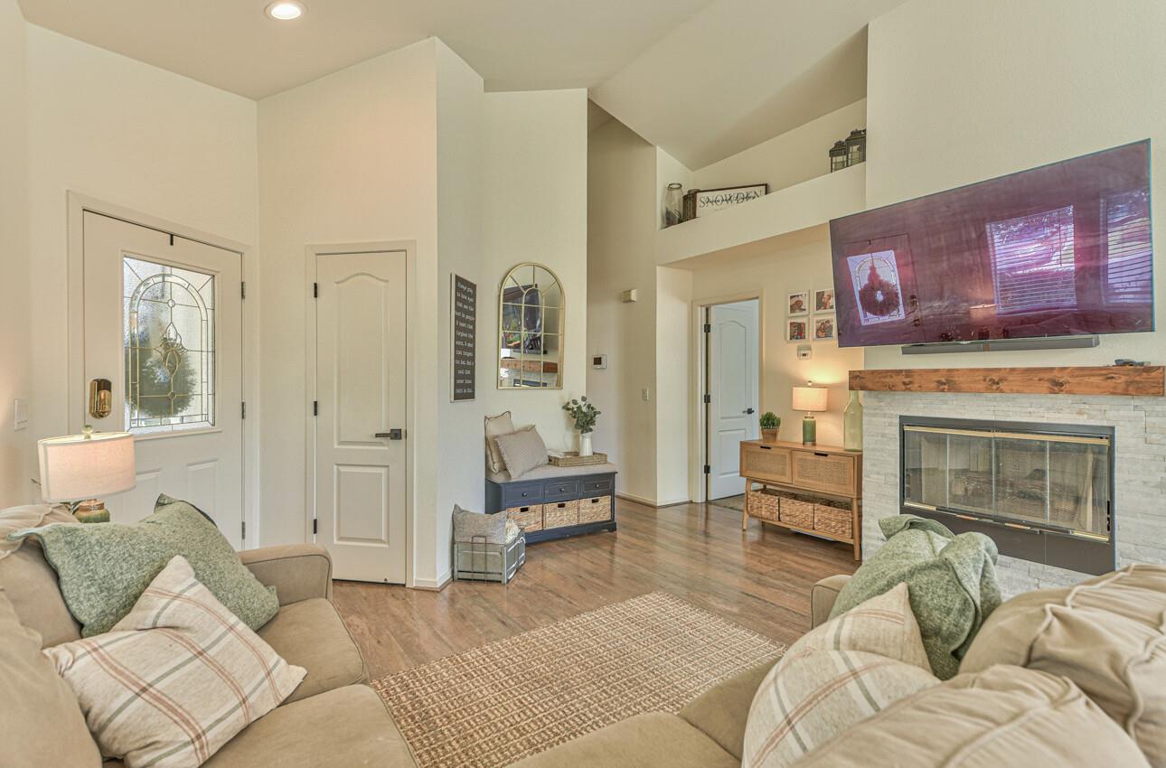 Detail Gallery Image 7 of 31 For 26210 Acclaim Ct, Salinas,  CA 93908 - 3 Beds | 2 Baths