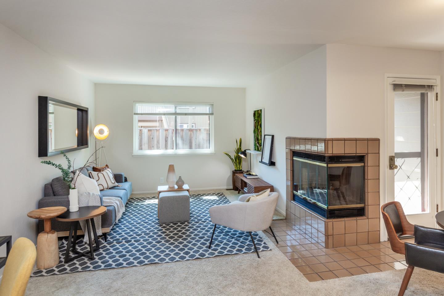 Detail Gallery Image 3 of 23 For 1983 San Luis Ave #18,  Mountain View,  CA 94043 - 2 Beds | 2/1 Baths