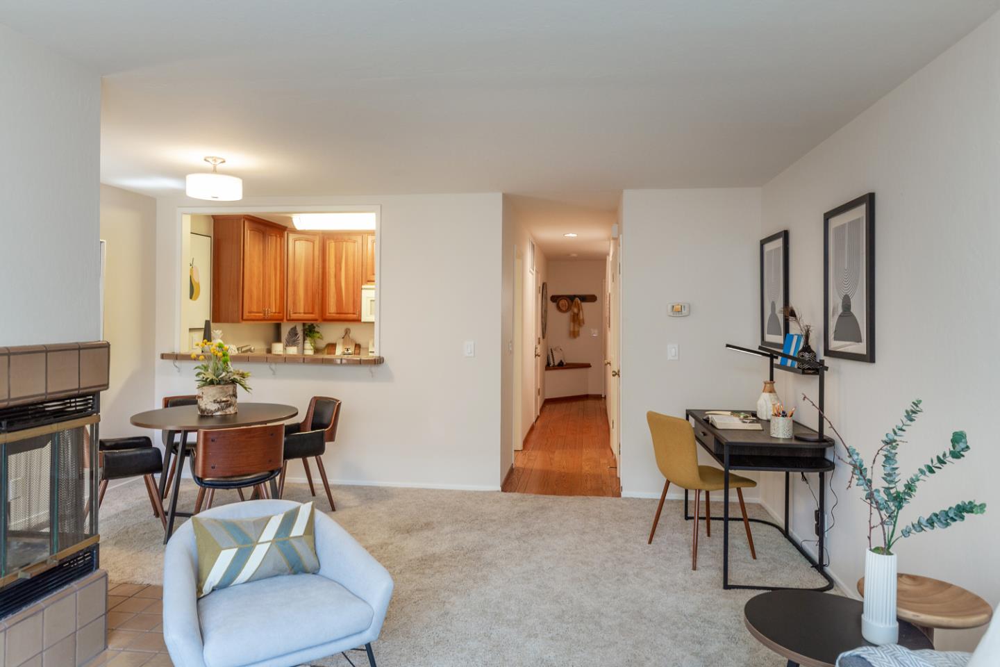 Detail Gallery Image 5 of 23 For 1983 San Luis Ave #18,  Mountain View,  CA 94043 - 2 Beds | 2/1 Baths