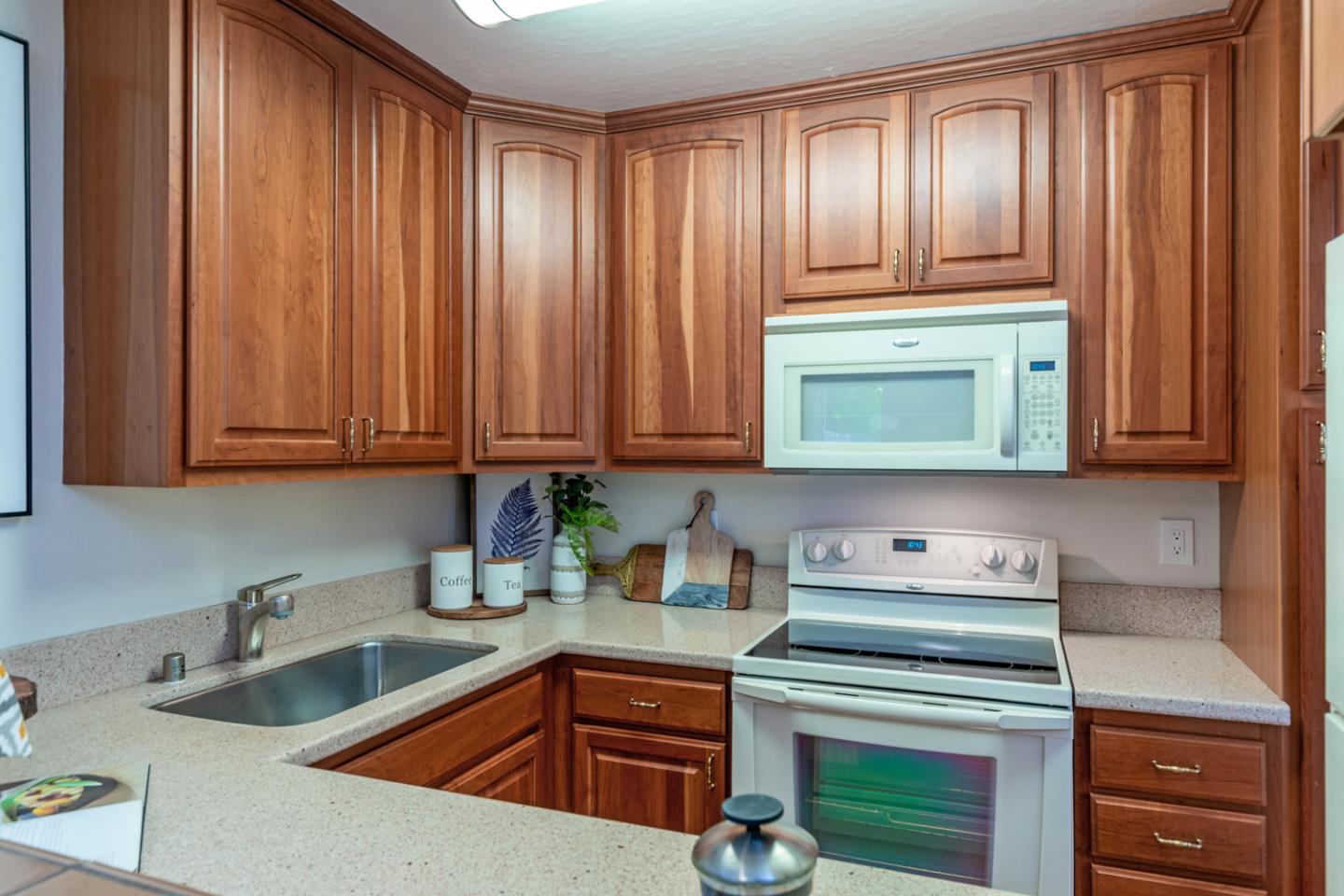 Detail Gallery Image 7 of 23 For 1983 San Luis Ave #18,  Mountain View,  CA 94043 - 2 Beds | 2/1 Baths