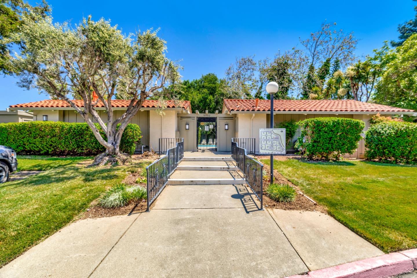 Detail Gallery Image 21 of 23 For 10865 Sweet Oak St, Cupertino,  CA 95014 - 2 Beds | 2 Baths