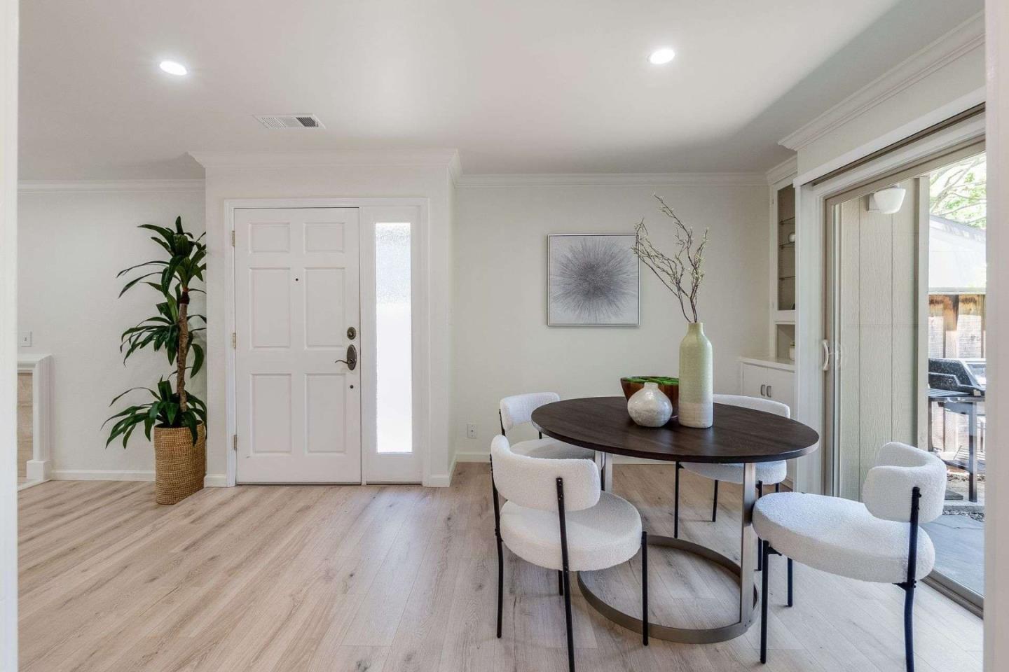 Detail Gallery Image 9 of 36 For 104 Greenmeadow Way, Palo Alto,  CA 94306 - 2 Beds | 2 Baths