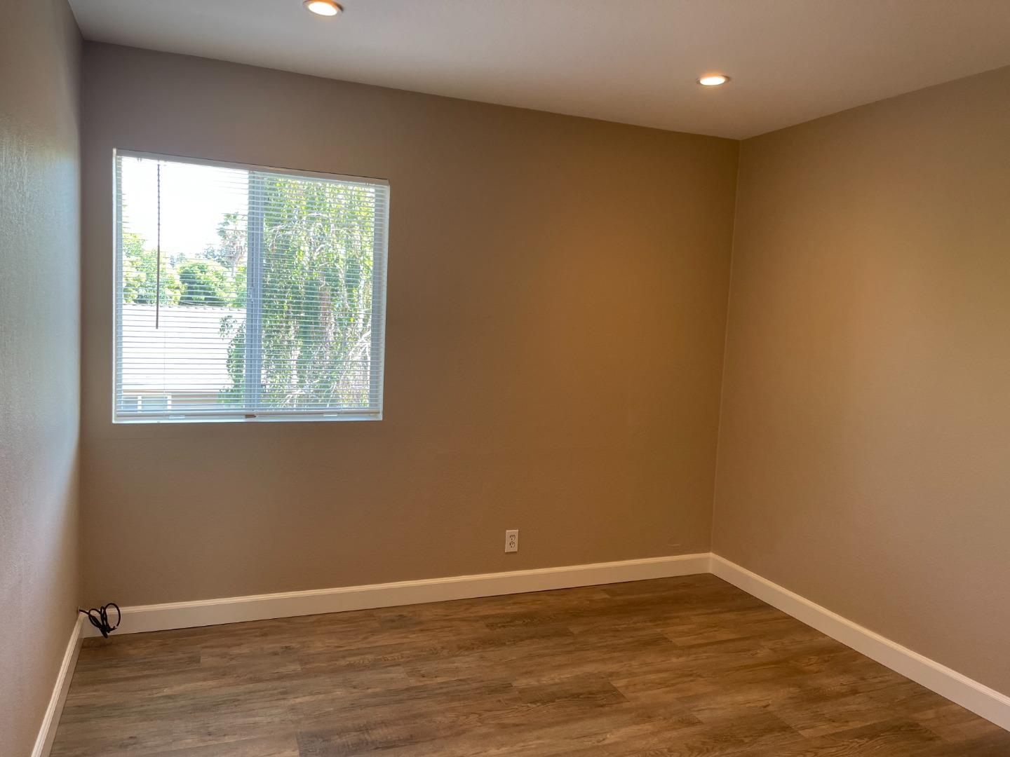 Detail Gallery Image 13 of 27 For 438 S Buena Vista Ave, San Jose,  CA 95126 - 3 Beds | 2 Baths