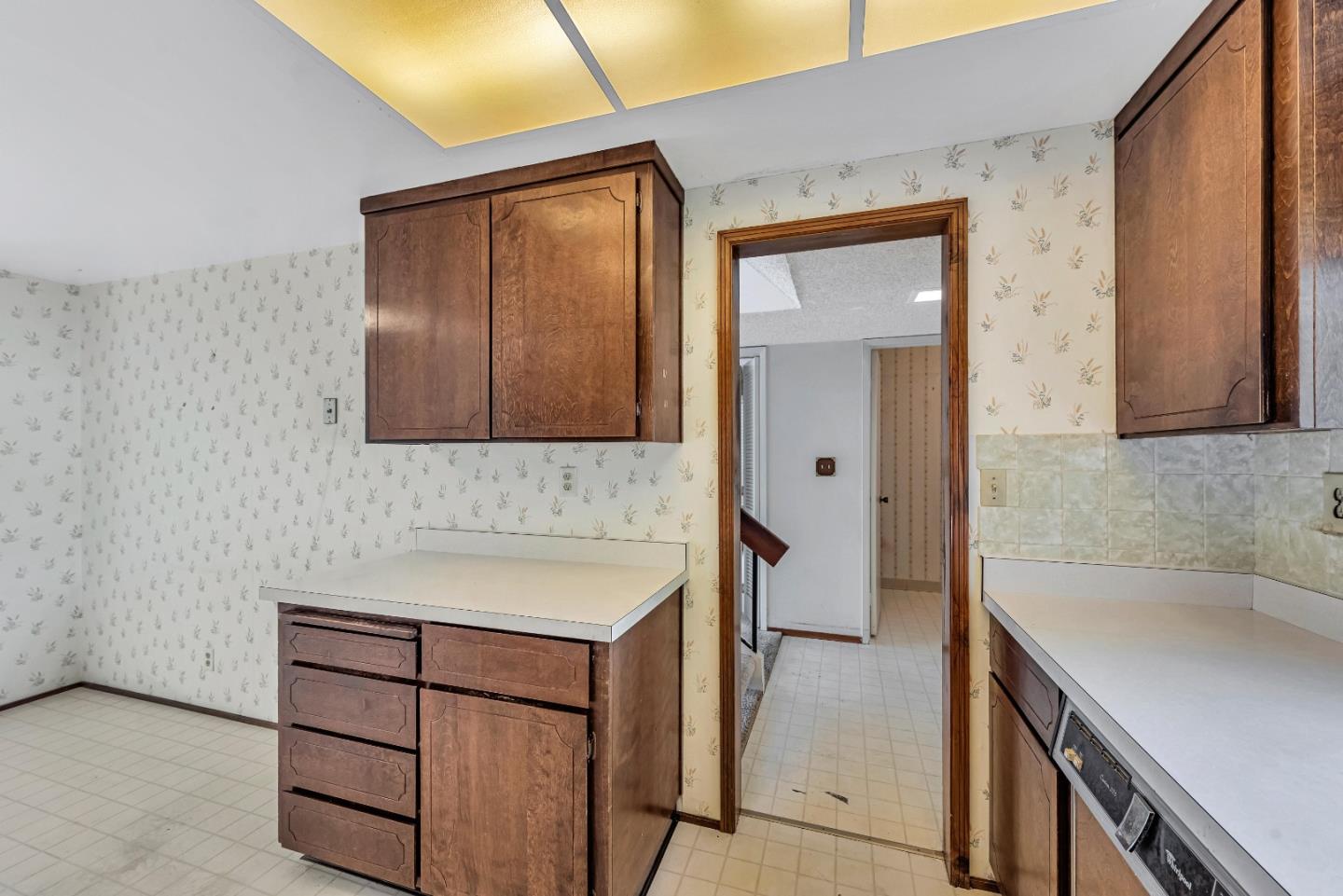 Detail Gallery Image 11 of 26 For 1667 New Brunswick Ave, Sunnyvale,  CA 94087 - 3 Beds | 2/1 Baths