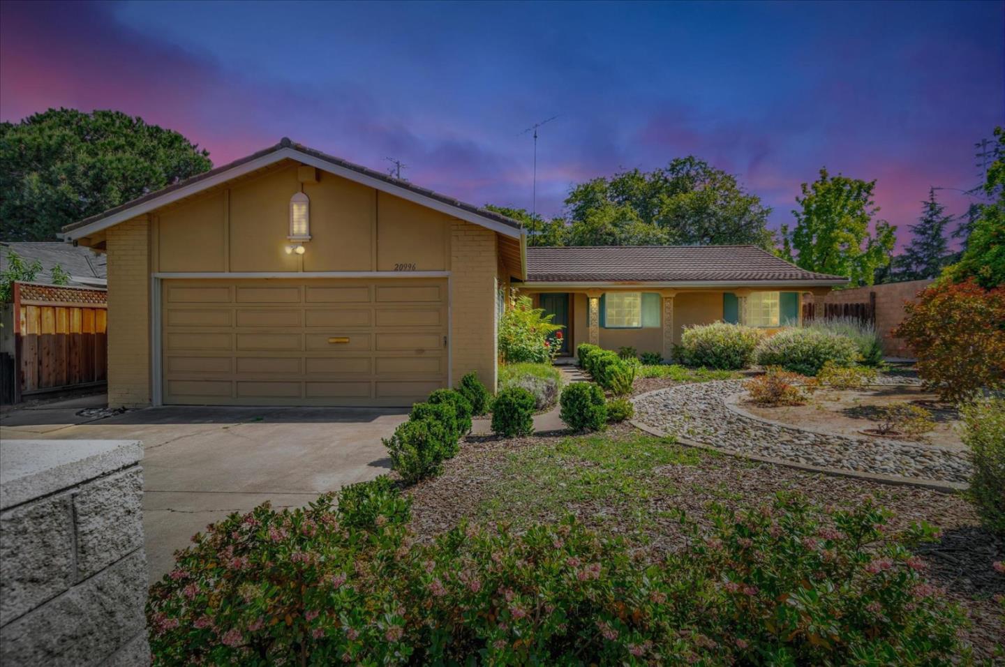 Detail Gallery Image 1 of 31 For 20996 Pepper Tree Ln, Cupertino,  CA 95014 - 4 Beds | 2 Baths